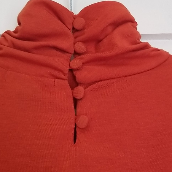 Banana Republic Short Sleeve Mock Turtleneck - Picture 4 of 8